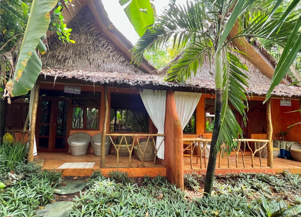 Coco Grove Beach Resort, Siquijor Island Exterior foto A villa at the resort