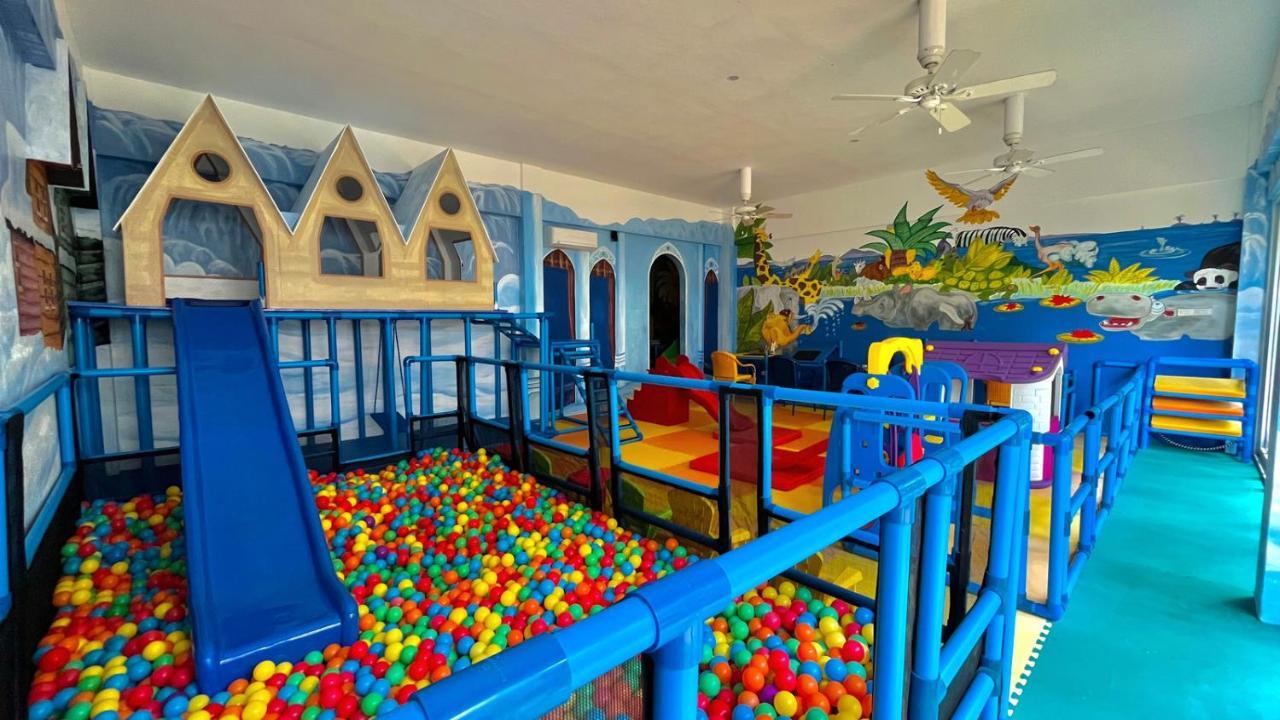 Coco Grove Beach Resort, Siquijor Island Exterior foto A ball pit at a children's play center