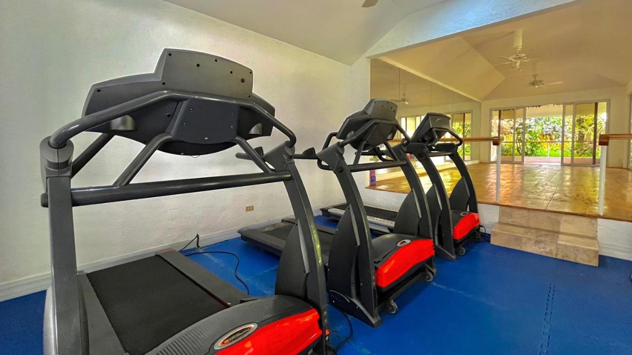 Coco Grove Beach Resort, Siquijor Island Exterior foto Treadmills at the gym