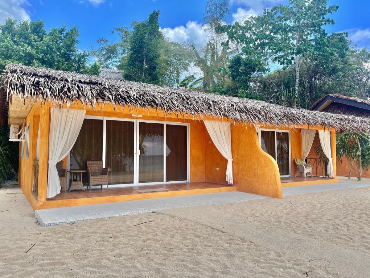 Coco Grove Beach Resort, Siquijor Island Exterior foto The resort's beachfront bungalows