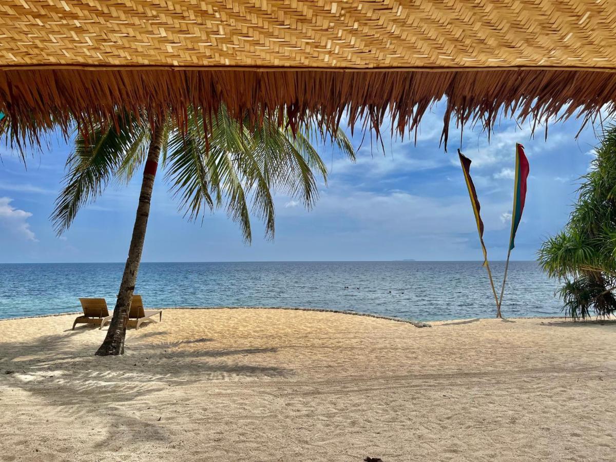 Coco Grove Beach Resort, Siquijor Island Exterior foto Beach at the resort