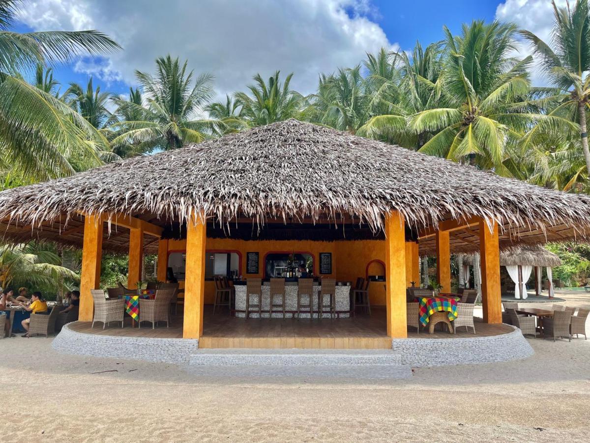 Coco Grove Beach Resort, Siquijor Island Exterior foto The beach bar at the resort