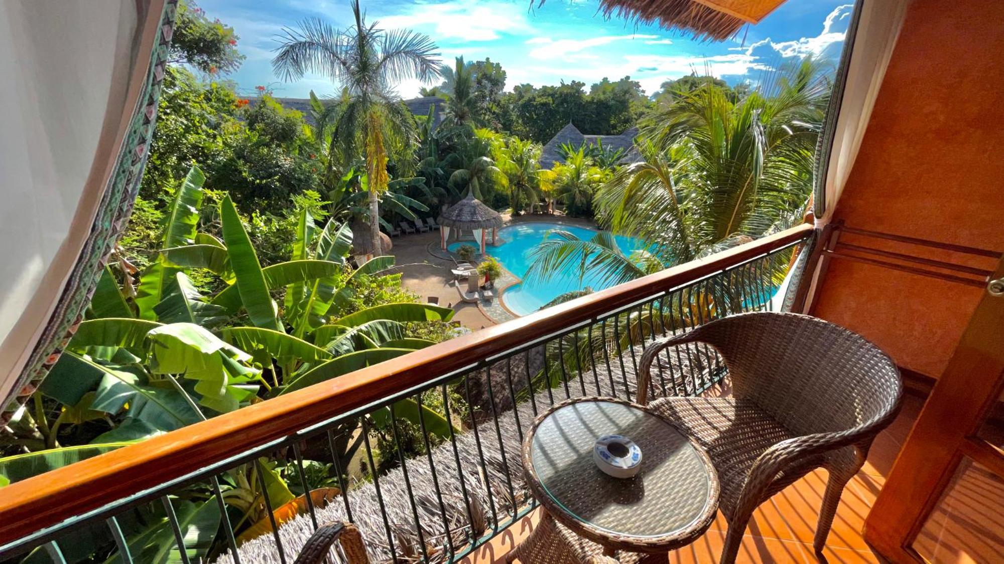 Coco Grove Beach Resort, Siquijor Island Quarto foto View from the balcony of a room at the resort