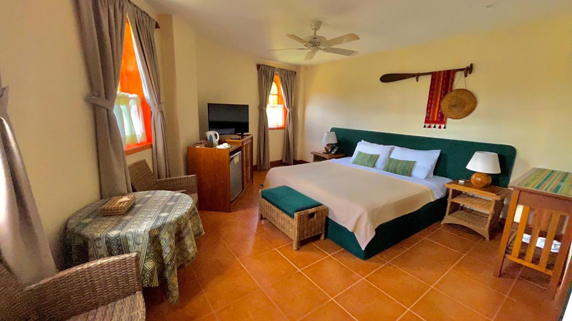 Coco Grove Beach Resort, Siquijor Island Quarto foto A room at the hotel