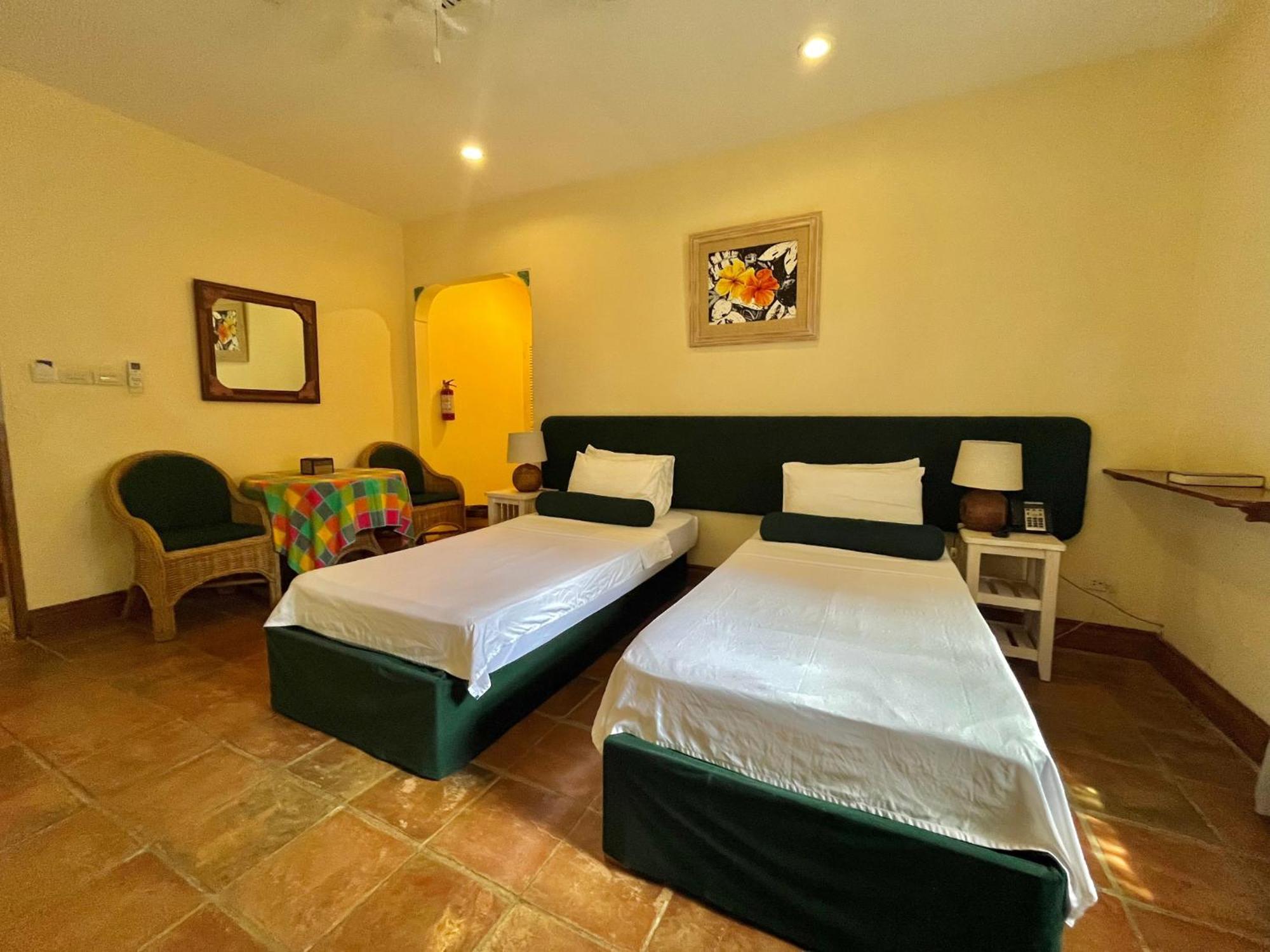 Coco Grove Beach Resort, Siquijor Island Quarto foto A room at the hotel