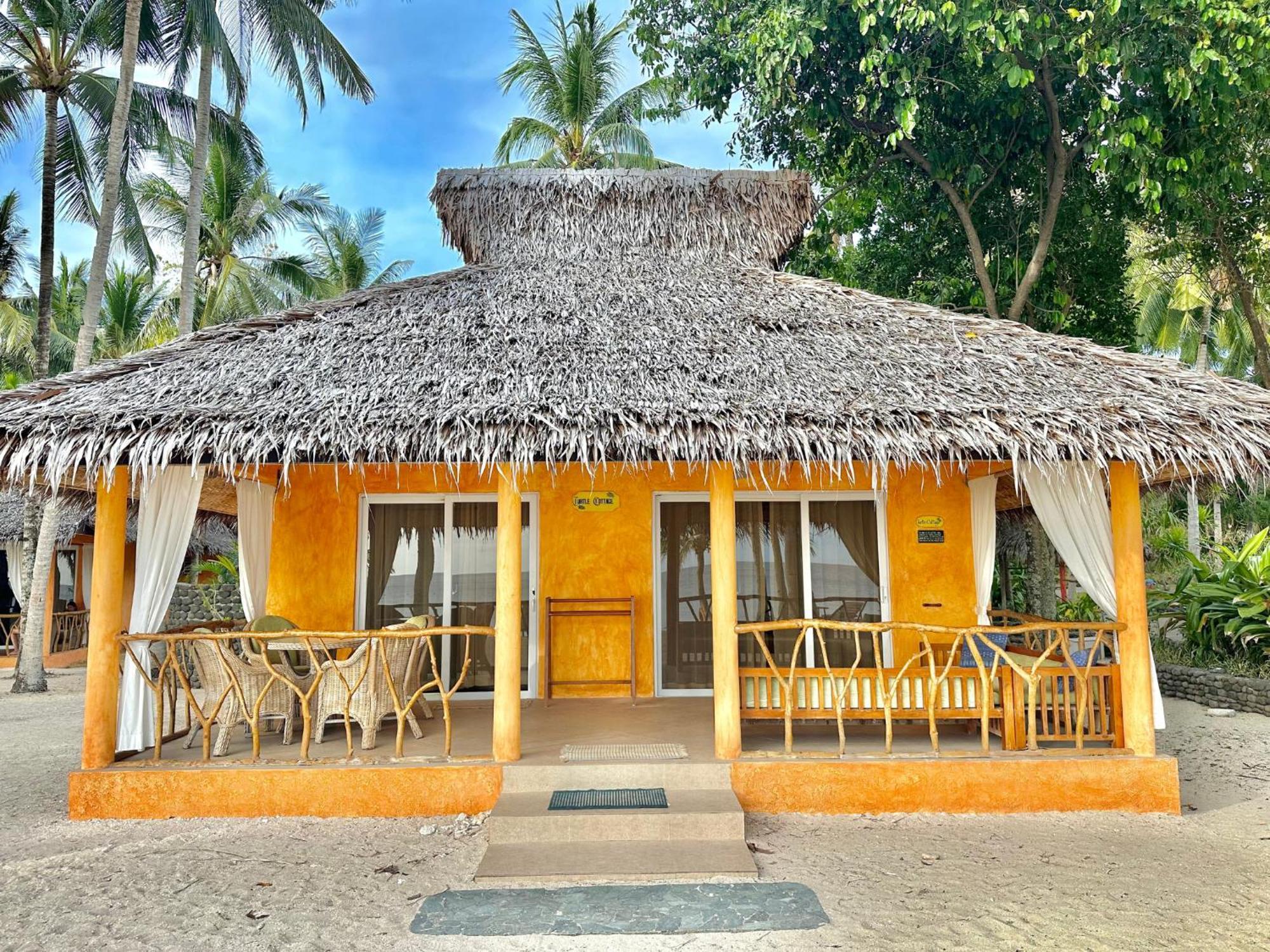 Coco Grove Beach Resort, Siquijor Island Quarto foto The restaurant at the resort